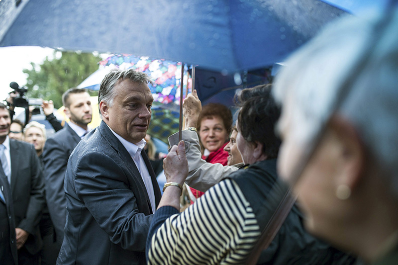 Orbán Viktor hogy belenézett már két szempárba