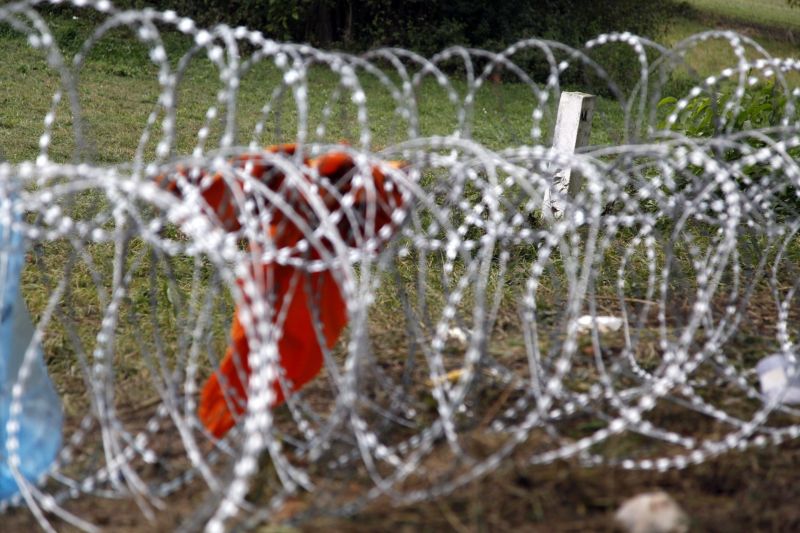 Szlovénia bejelentette: kerítést épít a horvát határra