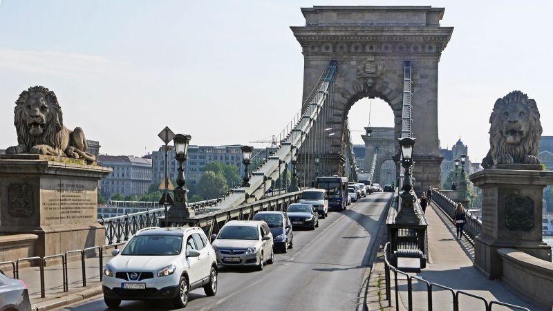 Itt vannak a mai lezárások Budapesten, durva dugók várhatóak, az Árpád híd elesett