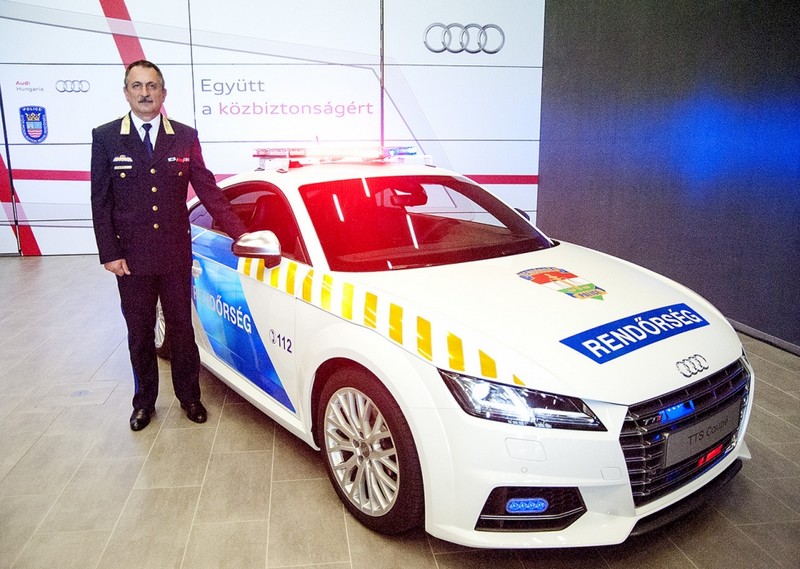 Új Audi TTS Coupét kapott a rendőrség