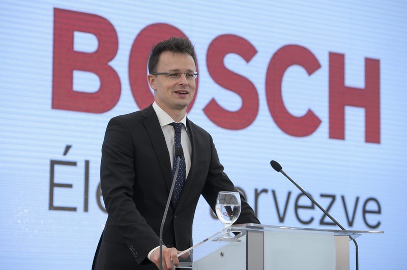 Szijjártó felavatta a hatvani Bosch új tréning központját