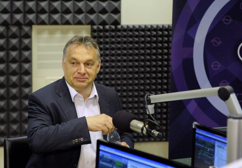 Orbán logikai bakugrással varázsolna minden politikai menekültből megélhetési bevándorlót