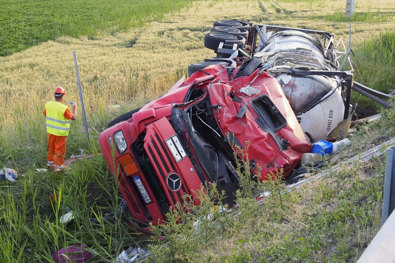 Halálos tartálykocsi-baleset Makónál 