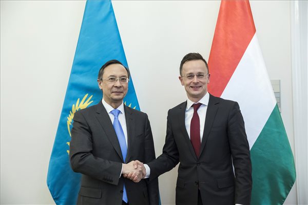 Szijjártó: Kazahsztán fontos partnere Magyarországnak