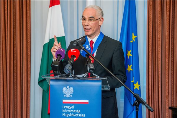 Rangos lengyel kitüntetést kapott Balog Zoltán emberminiszter