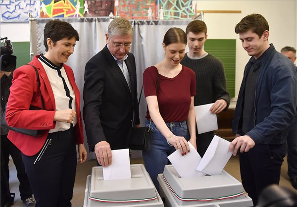 Gyurcsány Ferenc ellenzéki sikert sejt a magas részvételi arány mögött