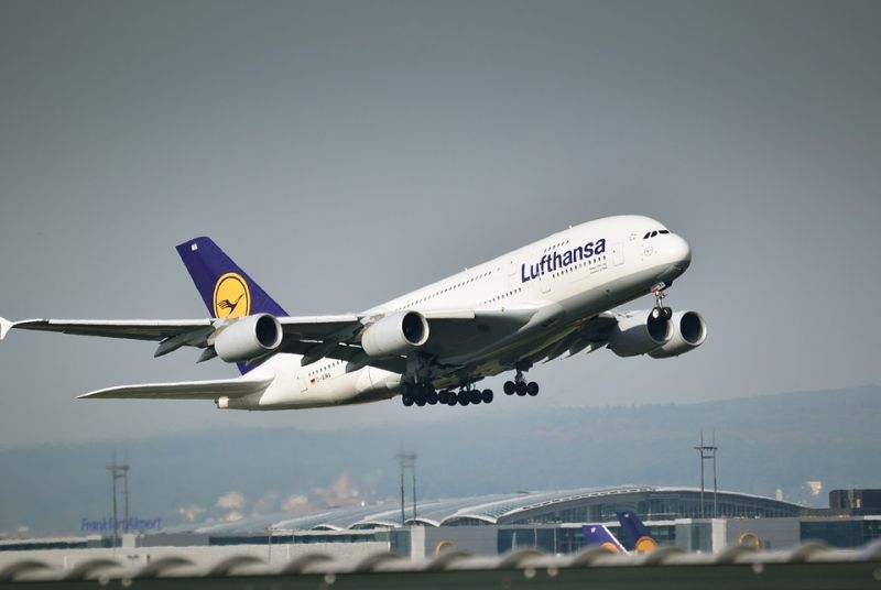 Sztrájk miatt 800 járatát törölte a Lufthansa