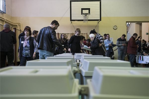 ATV: lehetett szavazni egy visszalépett MSZP-s képviselőre
