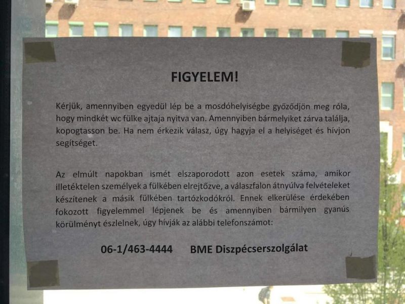 Kukkolók lesik és fotózzák a vécézőket egy budapesti egyetemen – az intézmény figyelmeztette a hallgatókat a veszélyre