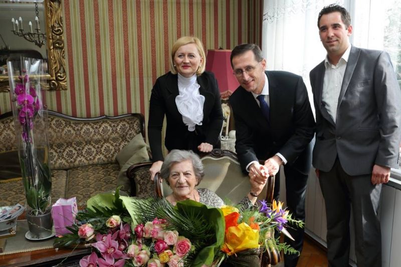 Százéves nénit köszöntött fel választókerületében Varga Mihály