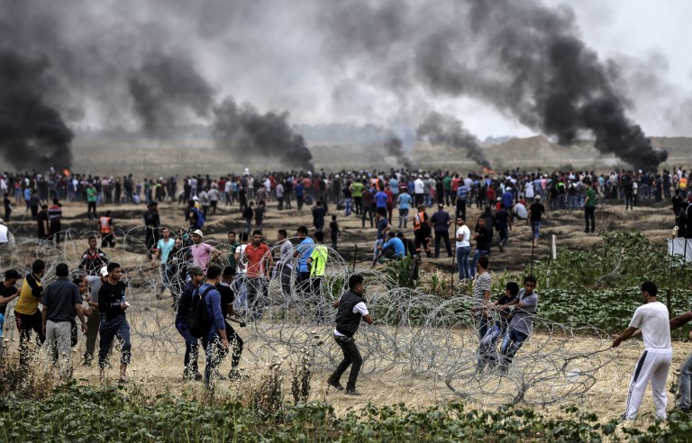 22 palesztint meglőttek, összesen százhetvenen sérültek meg a gázai határnál