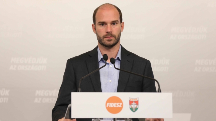 Hollik: a Fidesz-KDNP készen áll a küzdelemre a liberális politikai erőkkel 