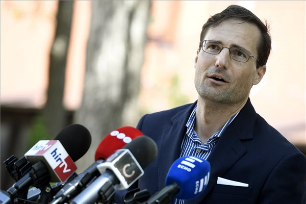 Megvan a Jobbik frakcióvezetője, megalakult a párt parlamenti frakciója
