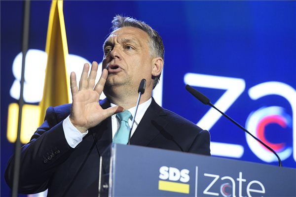 Orbán Szlovéniában: tízmilliók fognak elindulni Afrikából