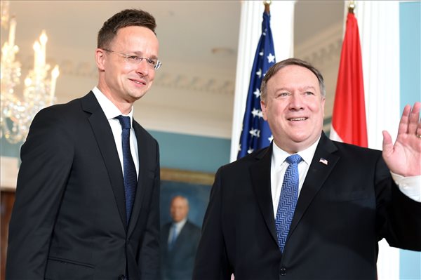 Szijjártó: Magyarország nem áll be az Egyesült Államokat bíráló országok sorába
