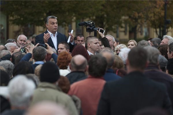 Orbánt vágyják a tömegek – már ha hiszünk az MTI-nek