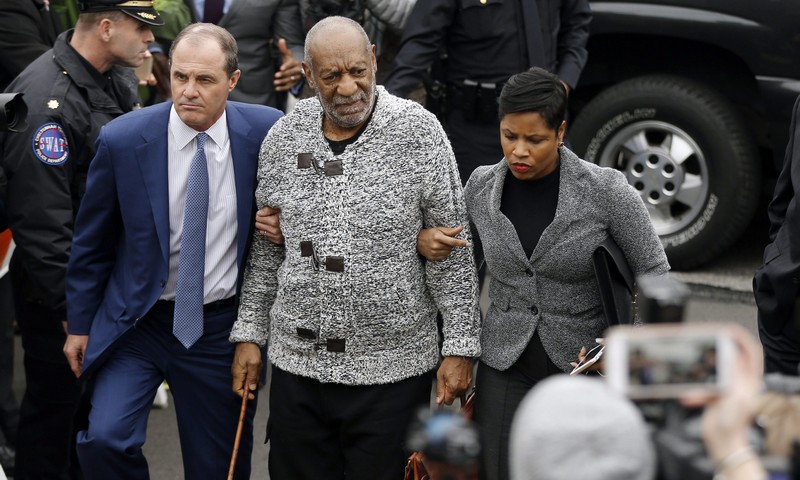 Szabadlábon a szexuális erőszakkal vádolt Bill Cosby