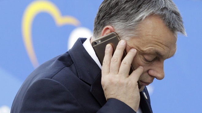 Negyedmilliós mobillal villogott Orbán Brüsszelben