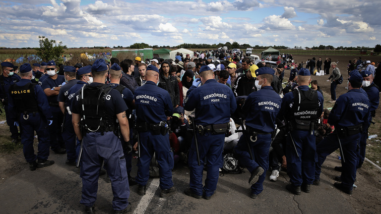 Túlóradíjat kérnek vissza a déli határnál szolgáló rendőröktől