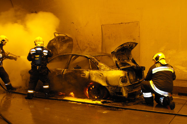 Tűz és hatalmas füst volt az M6-os alagútjában