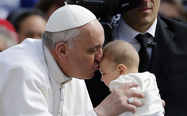 A pusztító közönyről és a család fontosságáról beszélt Ferenc pápa