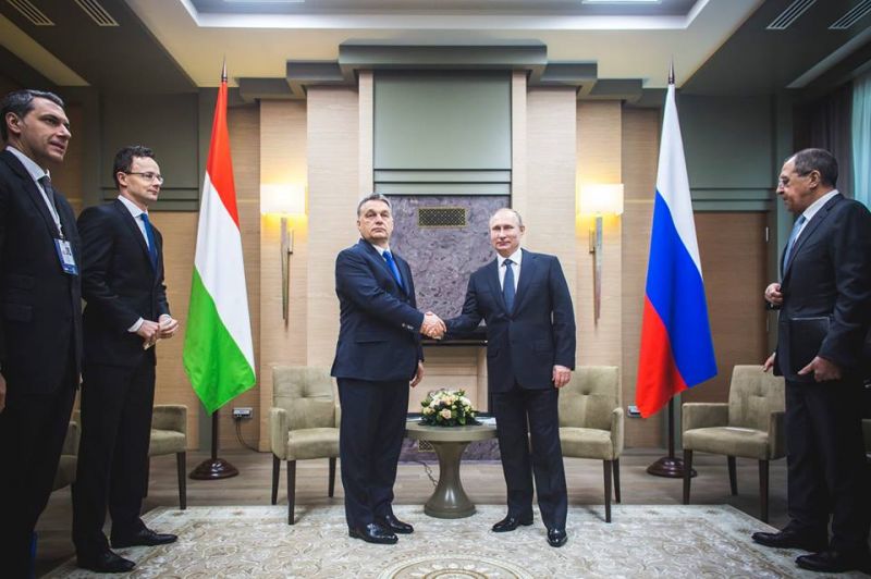 Orbán a Facebookon nyalt be Putyinnak