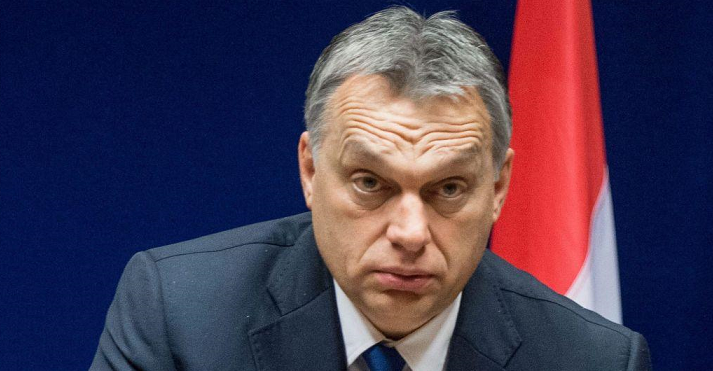 Orbán a baloldalt szidja, mert nem akarnak teljhatalmat szavazni neki a "terrorhelyzet" miatt