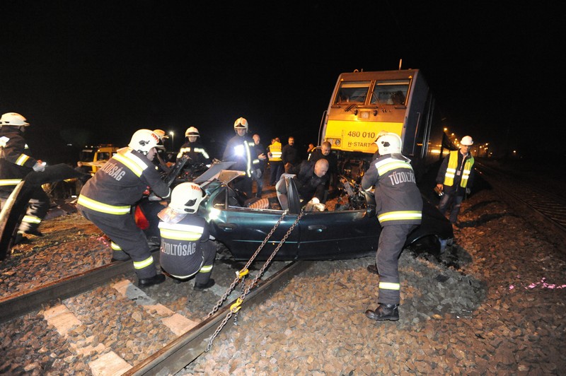 Brutális baleset: vonattal ütközött és meghalt egy autós Pilisen