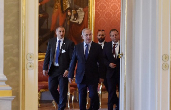 Bekapcsolva maradt Netanjahu mikrofonja miközben az EU-t szapulta