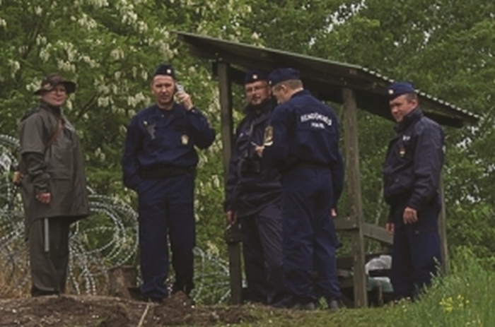 Tavasz végére el is készültek az esőbeállók a határvédő rendőröknek