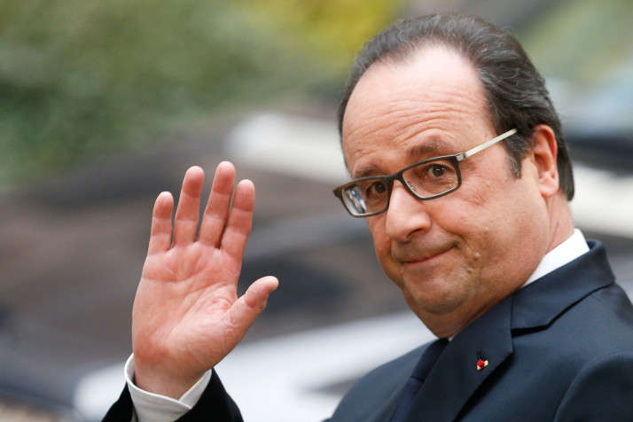 Három millió forintot keres a kopasz francia elnök fodrásza
