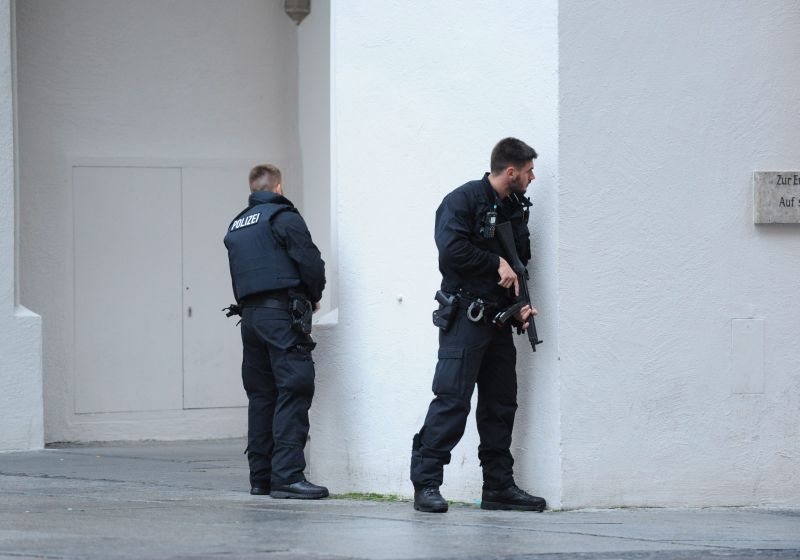 Bajor belügyminiszter: három elkövetője és több halottja van a lövöldözésnek