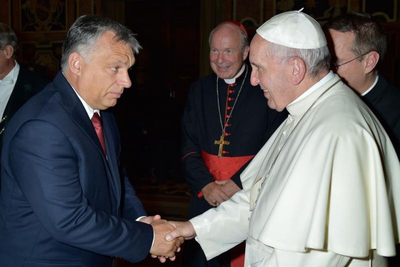 Ferenc pápát gyalázzák Orbán rajongói