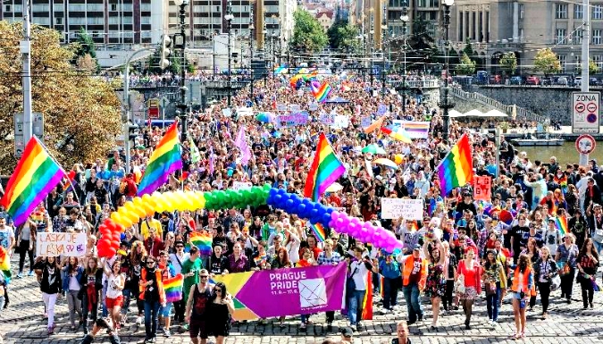 Húszezer ember vonult vidáman, békében a prágai Pride-on