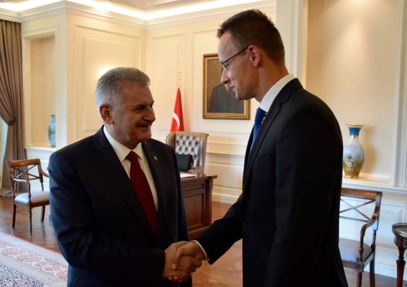 Török kormányfő: Magyarország hozzáállása példa az Európai Unió számára