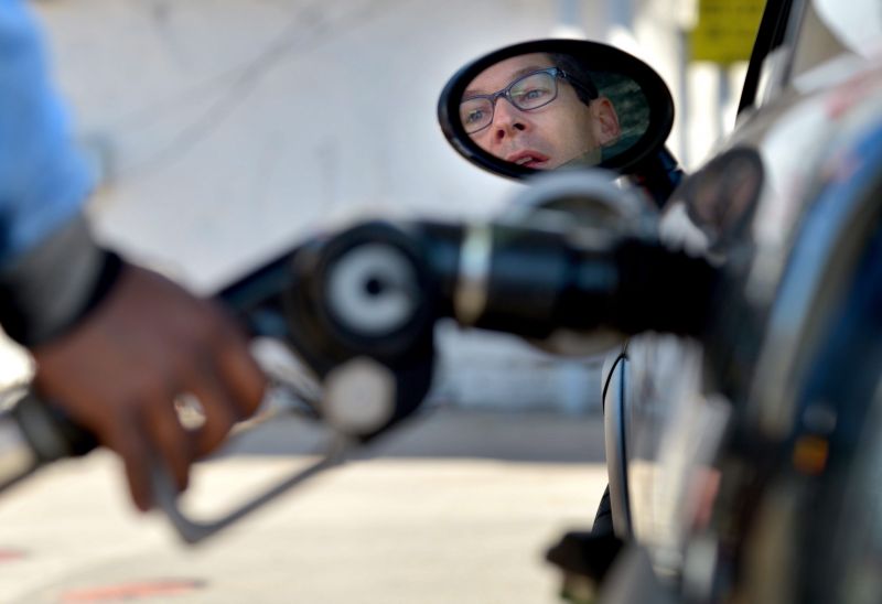 Utolsó fillérig a fogyasztók fizethetik az üzemanyag-többletadót