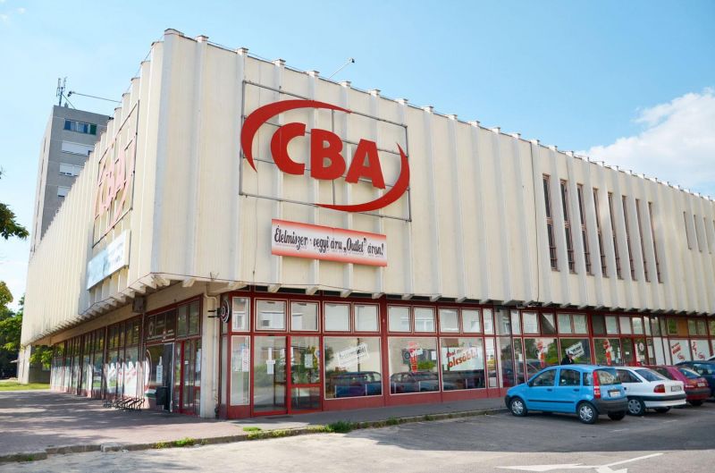 Csődközeli helyzet a CBA-nál: bezár az egyik nagy boltjuk, sokan fizetést sem kapnak
