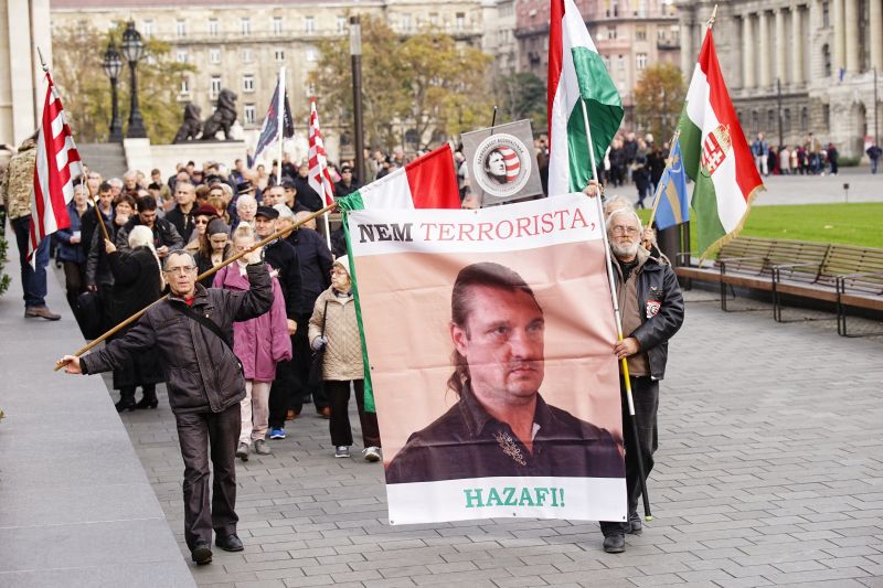 Budaházy szabadon engedéséért tüntetett a Jobbik EP-képviselője