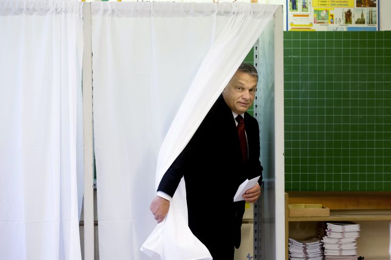 Átlátszó trükkel csábítja szavazni az ellenzékieket Orbán