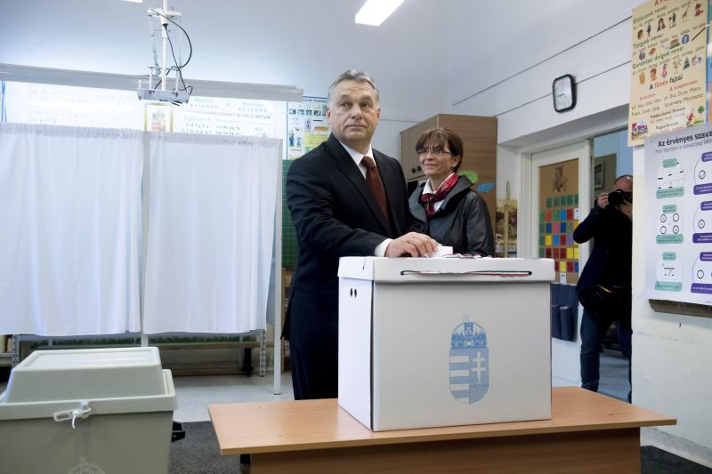 Átlátszó trükkel csábítja szavazni az ellenzékieket Orbán