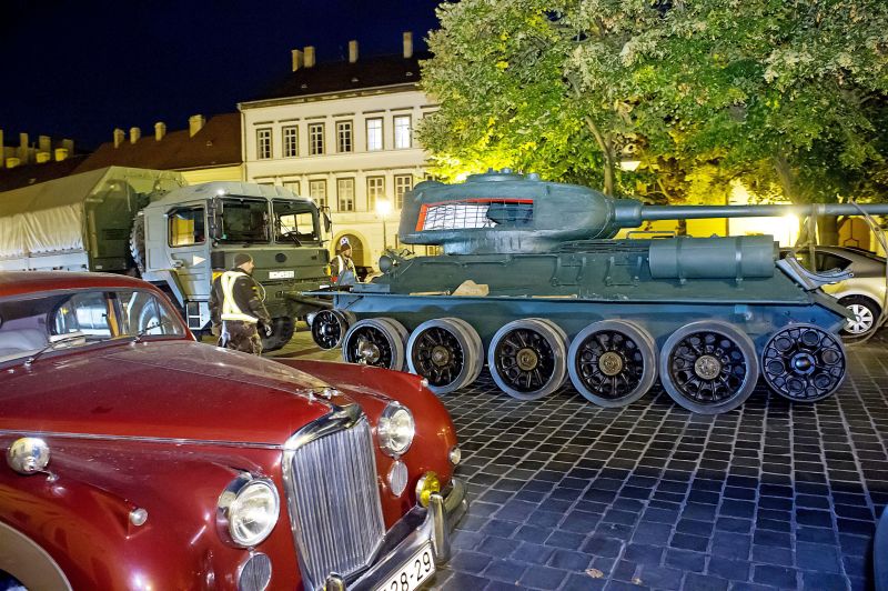 Ismét szovjet tankkal ünnepeljük október 23-át
