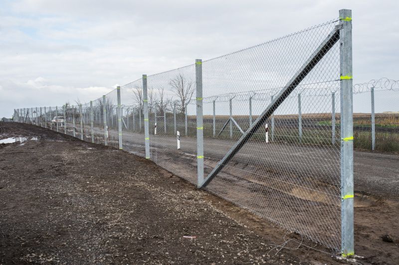 10 kilométer hosszan elkészült a kettős védvonal a magyar-szerb határon