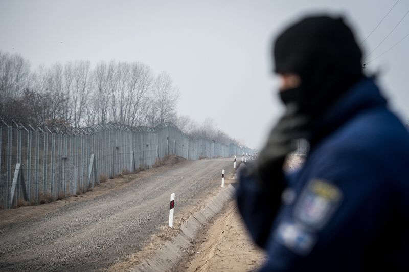 Egymás után betegednek le a rendőrök a magyar határon