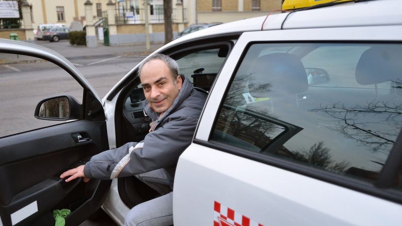Ingyen viszi haza a gyerekeket a kórházból szenteste a szegedi taxis 