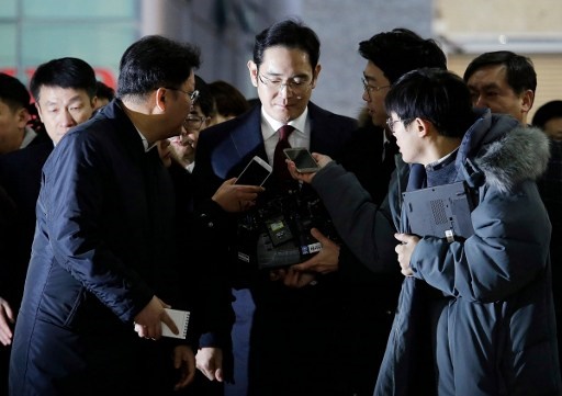 Korrupciós botrány Dél-Koreában: letartóztatják a Samsung vezetőjét