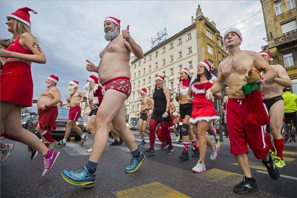 Mikulás-jelmezes, bikinis futók lepték el Budapest belvárosát