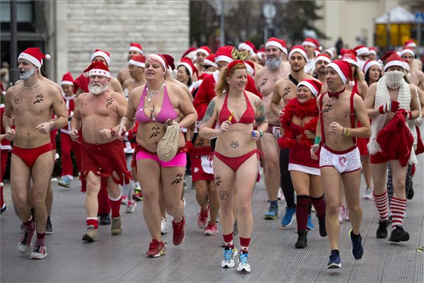 Mikulás-jelmezes, bikinis futók lepték el Budapest belvárosát