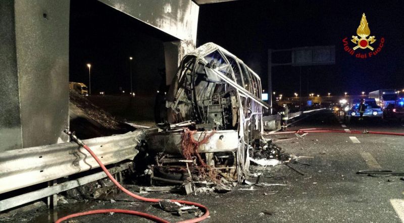 Gyerekeket szállító magyar busz szenvedett balesetet Olaszországban