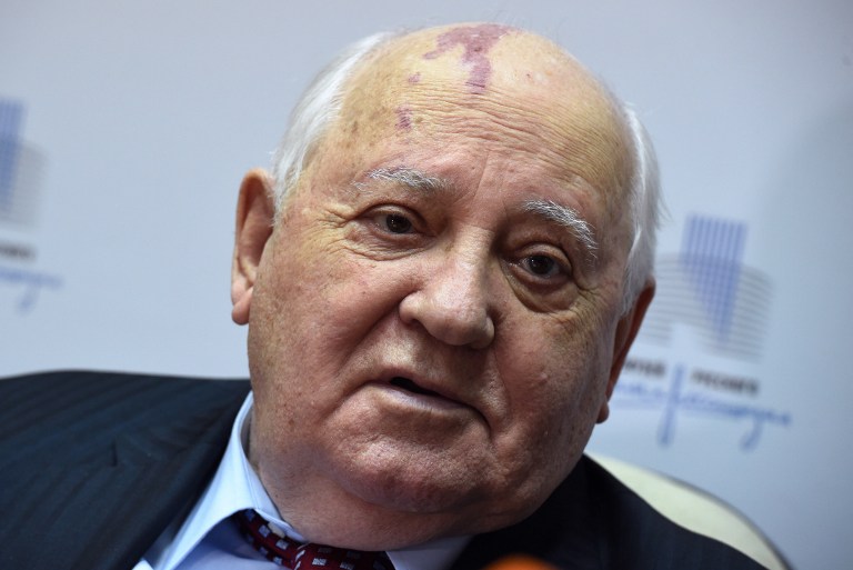 Gorbacsov háborútól tart