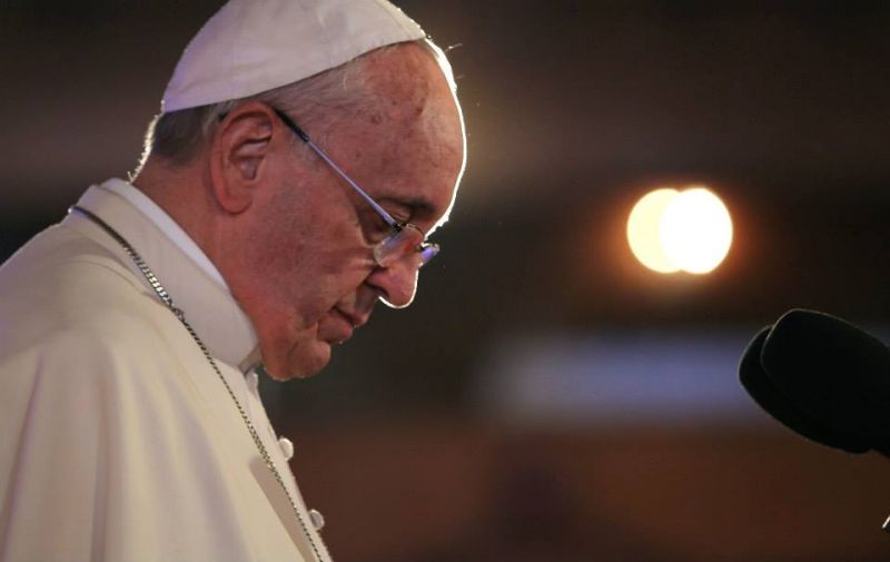 Ferenc pápa is imádkozik a buszbaleset túlélőiért